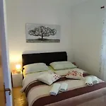 House Bonaca * Smrdelje