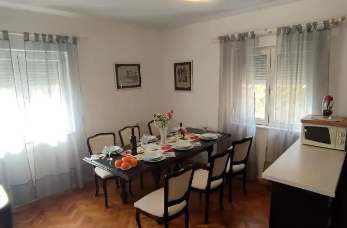 House Bonaca Vikendica Smrdelje