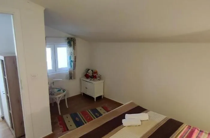 Holiday home House Bonaca Smrdelje